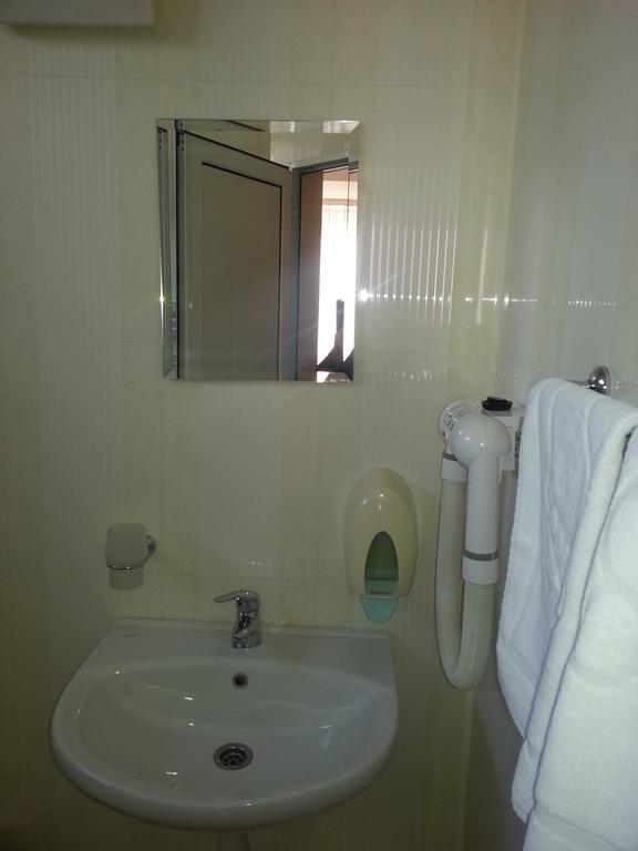 Family Hotel Yola Чепеларе Номер фото